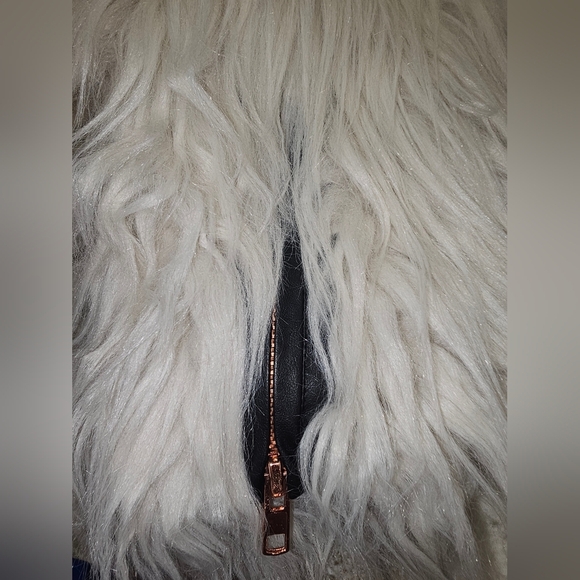 CHASER Faux Fur Moto Jacket Women’s Small – Beige Black Colorblock Shaggy Zip Co - Picture 7 of 13